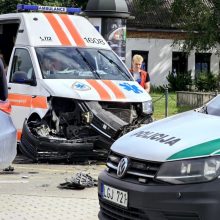 Su švyturėliais skubančio greitosios ekipažo nepraleidusi vairuotoja: viskas įvyko akimirksniu