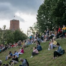 Neries krantinėse Vilniuje – tūkstančiai vėliavų ir „Tautiška giesmė“