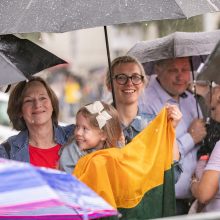 Neries krantinėse Vilniuje – tūkstančiai vėliavų ir „Tautiška giesmė“