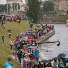 Neries krantinėse Vilniuje – tūkstančiai vėliavų ir „Tautiška giesmė“