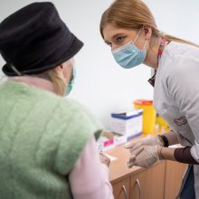 Vilniuje plečiama senjorų vakcinacija ir profilaktinių COVID-19 tyrimų galimybės