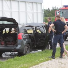 Tragedija: Kauno LEZ'e sudegė automobilis, jame – žmogaus kūnas