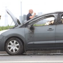 Tragedija: Kauno LEZ'e sudegė automobilis, jame – žmogaus kūnas