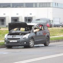 Tragedija: Kauno LEZ'e sudegė automobilis, jame – žmogaus kūnas