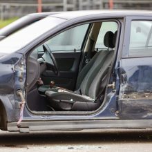 Smarki avarija Pramonės prospekte: automobiliai – suknežinti, sužalota moteris
