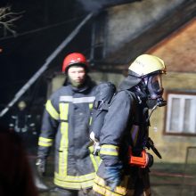 Miegojusios kaunietės gyvybę išgelbėjo budrūs kaimynai ir dūmų detektorius