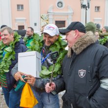 Rotušės aikštėje sutikti poledinės žūklės čempionai!