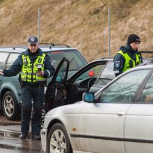 Per reidą įkliuvę kelių gaideliai – ir girti, ir neprisisegę saugos diržais