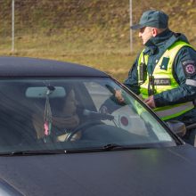 Per reidą įkliuvę kelių gaideliai – ir girti, ir neprisisegę saugos diržais