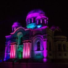  Šv. arkangelo Mykolo bažnyčia nušvito trispalvės spalvomis