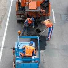 Apmaudu: kelius tiesiantys darbininkai nė neįtaria, kad dalis jų sunkiai uždirbtų pinigų nuplaukia į teisėsaugos akiratyje atsidūrusių sporto veikėjų rankas.