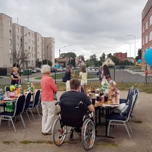 Minėjimas: Šturmanų gatvės 20 namo gyventojai daugiabučio gimtadienio proga surengė kiemo šventę.