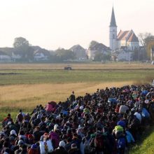 Realija: dar ne taip seniai tokie migruojančių pabėgėlių būriai Vokietijos provincijose kėlė siaubą vietos gyventojams.
