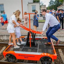 Užmojai: „Lietuvos geležinkelių“ vadovas Mantas Bartuška, vos užėmęs šį postą, deklaravo, jog valstybinėje įmonėje nebus elgiamasi kaip privačiame „uabe“. Tačiau tai, kas perkama už valstybinės įmonės pinigus, verčia abejoti tokiomis nuostatomis – iš savo