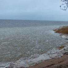 Audra išdraskė Kuršių marių ledą ties Vente