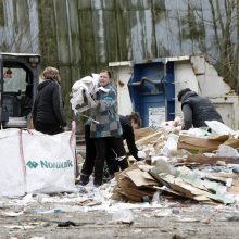 Po kalbų – tie patys darbai: Klaipėdos centre toliau veikia šiukšlynas