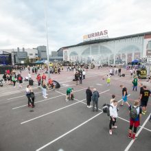 Prekybos miestelyje „Urmas“ nugriaudėjo gatvės kultūros festivalis „Naktinis krepšinis“