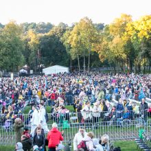 Minios žmonių suplūdo į Santaką, atvyko popiežius Pranciškus