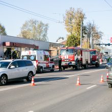 A. Juozapavičiaus prospekte užsidegė „Šilas“, dūmais apsinuodijo dvi darbuotojos