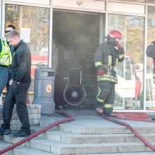 A. Juozapavičiaus prospekte užsidegė „Šilas“, dūmais apsinuodijo dvi darbuotojos