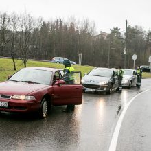 Drausmingiems vairuotojams – pareigūnų sveikinimai, nusižengėlių neužfiksuota