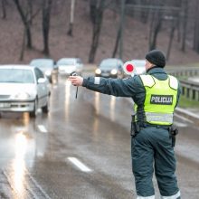 Drausmingiems vairuotojams – pareigūnų sveikinimai, nusižengėlių neužfiksuota