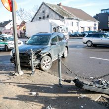 Avarija Kauno centre: susidūrė trys automobiliai, yra nukentėjusių