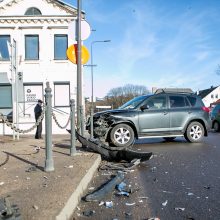 Avarija Kauno centre: susidūrė trys automobiliai, yra nukentėjusių