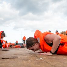 Sporto entuziastai netradicinę treniruotę surengė ir baržoje