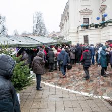 Žmonių gerumas kvepia žirniene: kartu su skurstančiais – prezidentė ir vyskupas