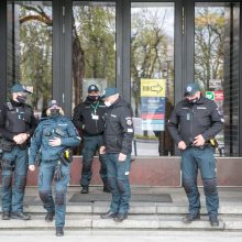 Tėvų protestas prieš vaikų testavimą buvo neteisėtas: organizatorei skirta bauda