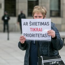 Tėvų protestas prieš vaikų testavimą buvo neteisėtas: organizatorei skirta bauda