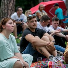 Praūžė „Akacijų alėjos“ festivalis: muzikos mylėtojų neišgąsdino net didžiulė liūtis