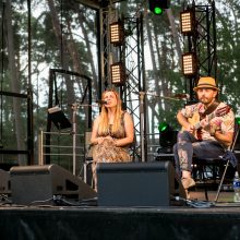 Praūžė „Akacijų alėjos“ festivalis: muzikos mylėtojų neišgąsdino net didžiulė liūtis