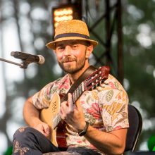 Praūžė „Akacijų alėjos“ festivalis: muzikos mylėtojų neišgąsdino net didžiulė liūtis