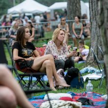 Praūžė „Akacijų alėjos“ festivalis: muzikos mylėtojų neišgąsdino net didžiulė liūtis