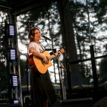 Praūžė „Akacijų alėjos“ festivalis: muzikos mylėtojų neišgąsdino net didžiulė liūtis