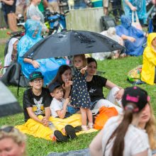 Praūžė „Akacijų alėjos“ festivalis: muzikos mylėtojų neišgąsdino net didžiulė liūtis