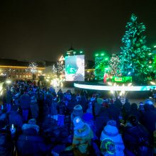 Įžiebta pagrindinė Kauno eglė: mieste prasideda šiltų Kalėdų laukimas