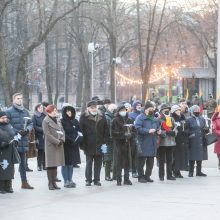 Sausio 13-osios išvakarėse – neužmirštuolės ir laisvės laužai