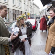 Atgiję literatūros personažai Vilniaus gatvėse ieškojo savo kūrėjų 
