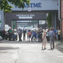 Kaune degė gamybinio pastato siena