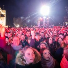 Šiemet Vilniuje karūnuota eglė ar praėjusių metų kompozicija „Laikas“: kas puošniau? 