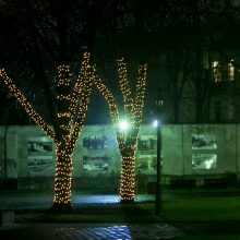 Istorinės Prezidentūros kiemelyje – jauki švieselių šiluma