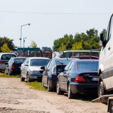 Lietuvoje iš vairuotojų ir kontrabandininkų konfiskuoti automobiliai keliauja į Ukrainą