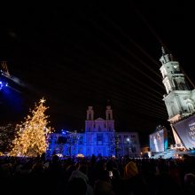 Žingsnis link Kalėdų: įžiebta žvaigždėmis puošta Kauno eglutė!