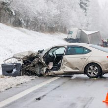 Tragiškas susidūrimas pakaunėje: grandininę reakciją sukėlė užsieniečio užsnūdimas prie vairo    