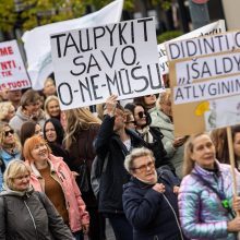 Mitinguotojai: mūsų atlyginimas yra pasityčiojimas iš žmogaus