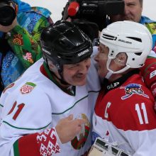 V. Putinas ir A. Lukašenka susitikimą užbaigė ledo ritulio aikštėje