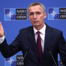 J. Stoltenbergas: NATO rimtai vertina nerimą dėl „Huawei“